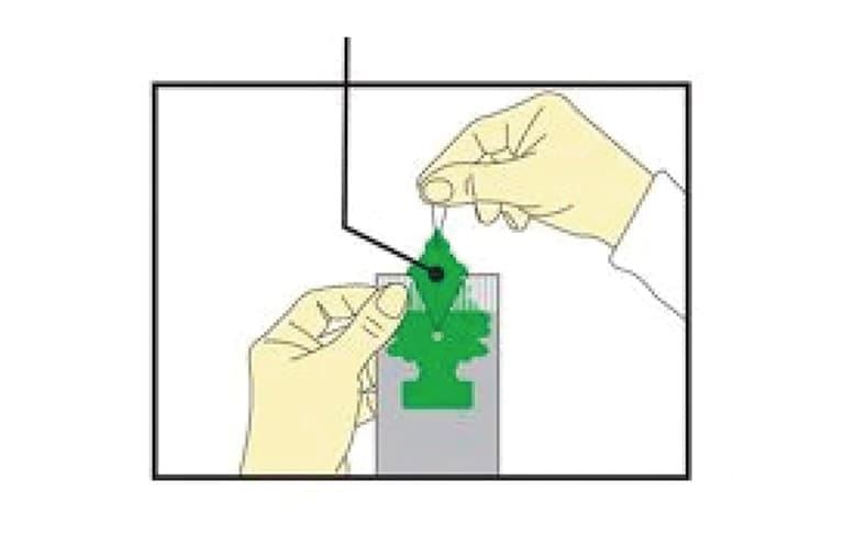 Step 02 開封直後は1cmほど袋の外に出して使用する